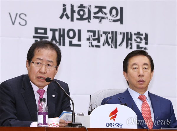 홍준표 "좌파폭주 저지 국민운동 검토할 것" 자유한국당 홍준표 대표와 김성태 원내대표. 사진은 지난 3월 26일 국회에서 열린 확대원내대책회의에서 문재인 정부가 체제변혁을 시도하고 있다고 주장하며 "만반의 준비를 해 좌파폭주를 막는 국민 저항운동을 검토할 것"이라고 밝히고 있는 모습.