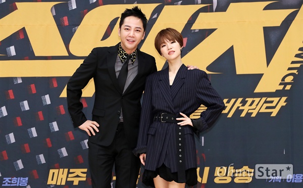 '스위치' 장근석-한예리, 호흡척척 배우 장근석과 한예리가 28일 오전 서울 목동 SBS사옥에서 열린 SBS드라마스페셜 <스위치-세상을 바꿔라> 제작발표회에서 포토타임을 갖고 있다.
<스위치-세상을 바꿔라>는 사기꾼에서 검사로 롤러코스터한 사도찬이 법꾸라지들을 잡아들이는 '통쾌한 사기활극' 드라마다. 28일 수요일 오후 10시 첫 방송,
