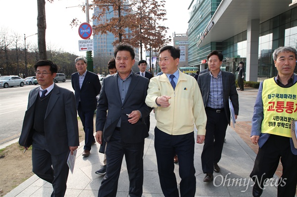  김승수 행정부시장을 비롯한 대구시 관계자들은 다음달 1일 열리는 대구국제마라톤 대회를 앞두고 29일 오후 코스 점검에 나섰다.