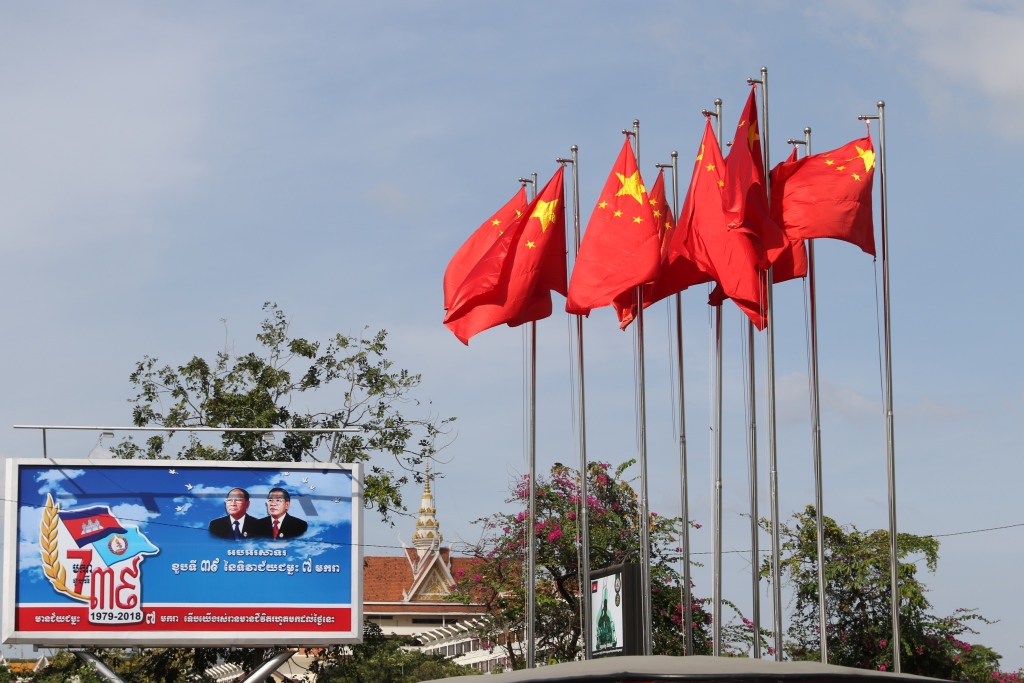 지난 1월 리커창 중국 총리 방문 당시 프놈펜 시내에 내걸린 오성기의 모습.