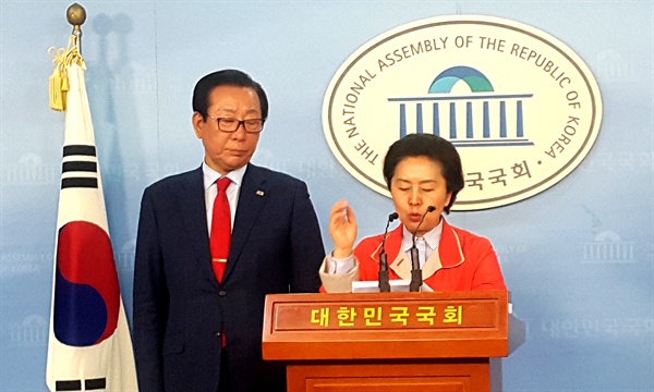 자유한국당 안홍준, 김영선 경남지사 예비후보는 5일 국회 정론관에서 기자회견을 열어 김태호 전 의원을 후보로 공천하는 것에 반대했다.