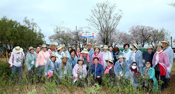  5일 의령에서 열린 '제42회 재일도민회 향토기념식수’ 행사.