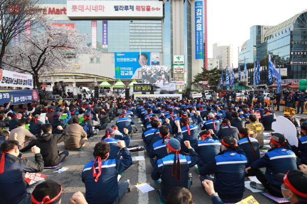 지난 4일 부평역 광장앞에서 열린 30만 총 고용 보장 인천결의대회 ⓒ인천뉴스