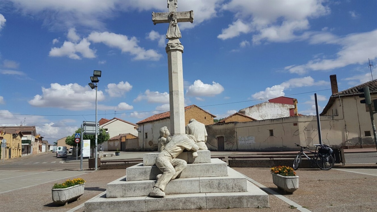 만시야 데 라스 물라스 광장에 있는 동상