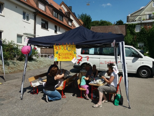 독일 축제 중 아이들을 위한 페이스 페인팅