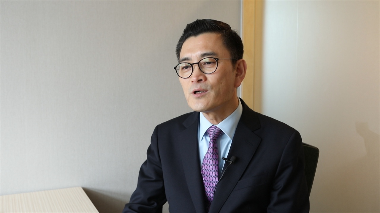 4월 6일 김정기 위원장이 당 윤리위원회로 부터 당원권 정지 3년의 징계를 받고 징계의 부당함을 설명하고 있다. 