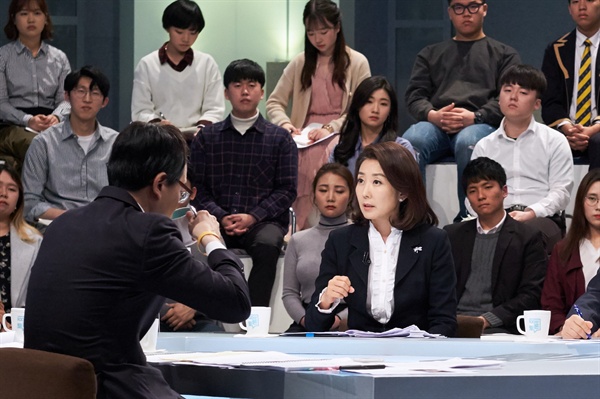  나경원 의원 자료 사진. 지난 4월 11일, MBC < 100분 토론>의 첫 녹화의 패널로 참석한 모습이다.
