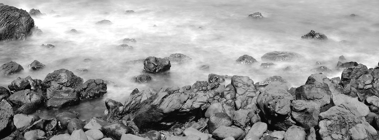 화산석과 파도 제주의 바다는 돌과 바람과 파도가 만들어내는 어울림이 아주 강렬하다.