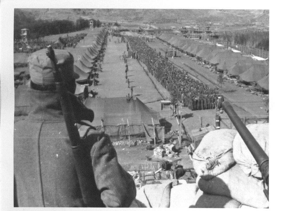 1951. 2. 26. 부산 근교의 포로수용소.