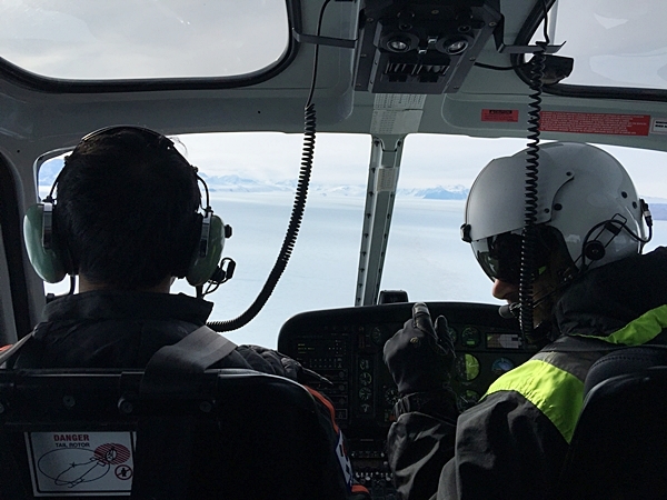 남극 환경에서의 비행경험이 많은 베테랑이다. 안전요원이 함께 동승하여 탐사 활동을 한다