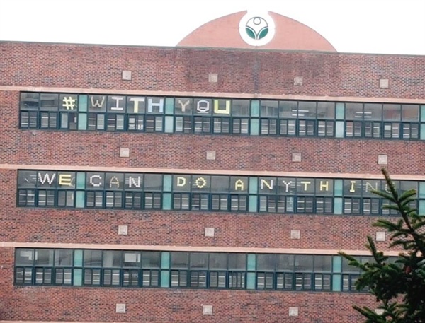 지난 6일, 서울시 노원구 용화여자고등학교 창문에 가지각색 포스트잇이 붙었다. 이는 이른바 '스쿨 미투'의 포문을 여는 신호가 됐다.