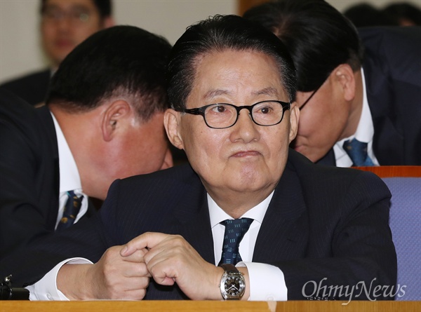 박지원 민주평화당 의원이 18일 국회 의원회관에서 열린 '김대중·오부치 선언 20주년 심포지엄'에 참석하고 있다. 