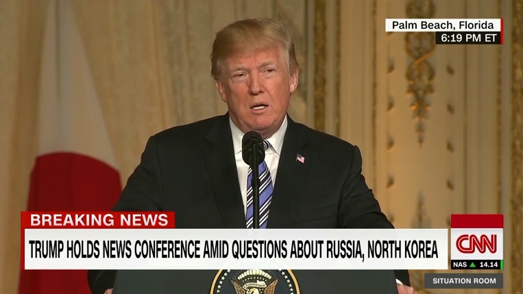 도널드 트럼프 미국 대통령의 기자회견을 중계하는 CNN 뉴스 갈무리.