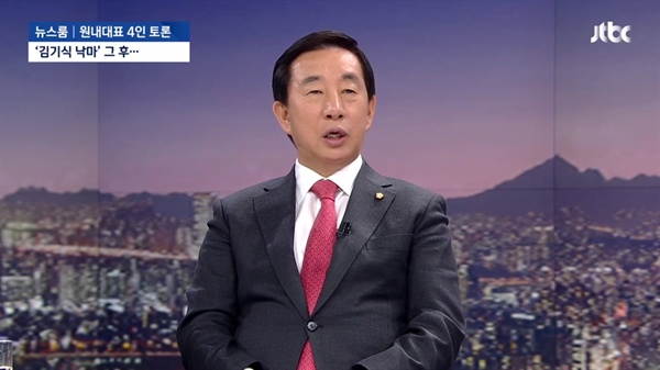  18일 방송된 JTBC <뉴스룸-긴급토론>의 한 장면.