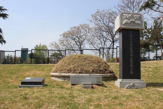 김헌술 지사의 묘소