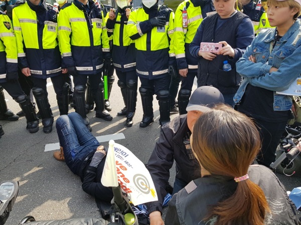 장애인의 날을 맞아 도심 행진 한 전장연  