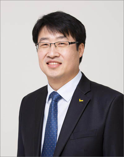 정의당 대전시장 후보로 선출된 김윤기 대전시당위원장.