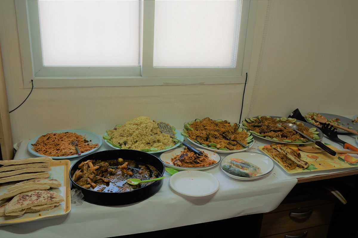<한국이주인권센터 와하>의 개소 파티에 빠질 수 없는 다양한 음식들
