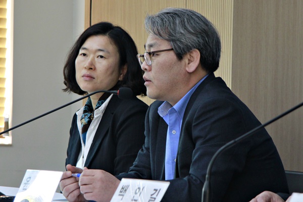 윤순철 경실련 사무총장이 25일 서울 종로구 경실련 본사에서 열린 기자회견에서 발언하고 있다. 