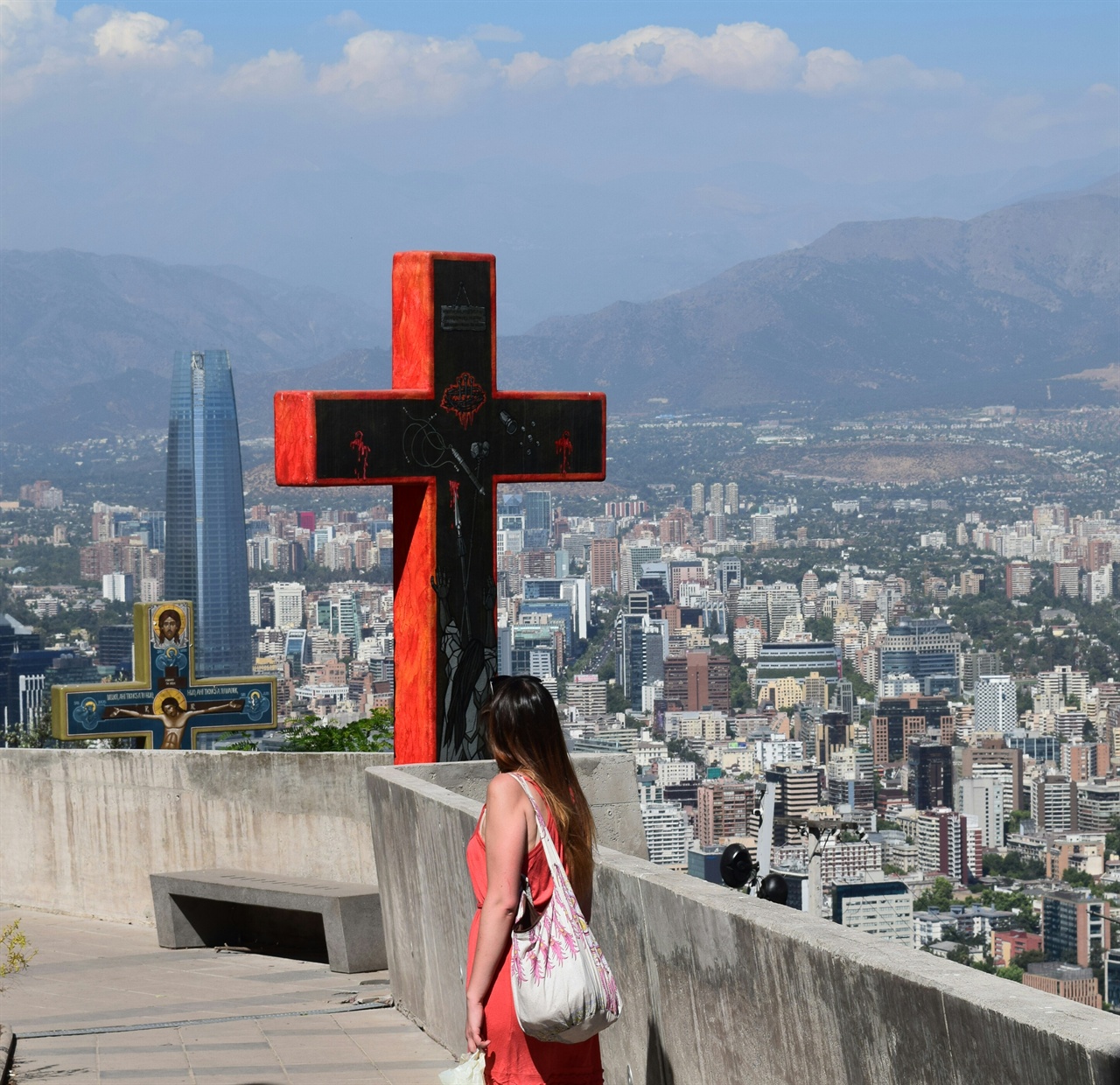 산 크리스토발 언덕은 가톨릭 칠레인의 심앙심이 얼마나 깊은지 잘보여준다.