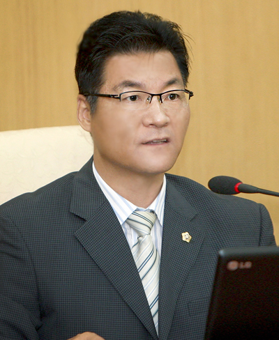 더불어민주당 탈당을 선언한 윤기식 대전시의원.