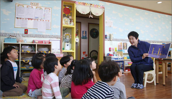 더불어민주당 박정현 대덕구청장 예비후보가 25일 어린이집을 찾아 봉사활동을 펼쳤다.