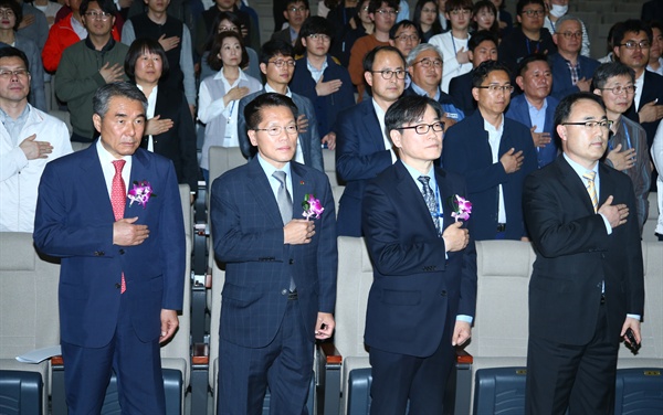  ‘경남 세라믹산업 활성화 협약 체결식’.