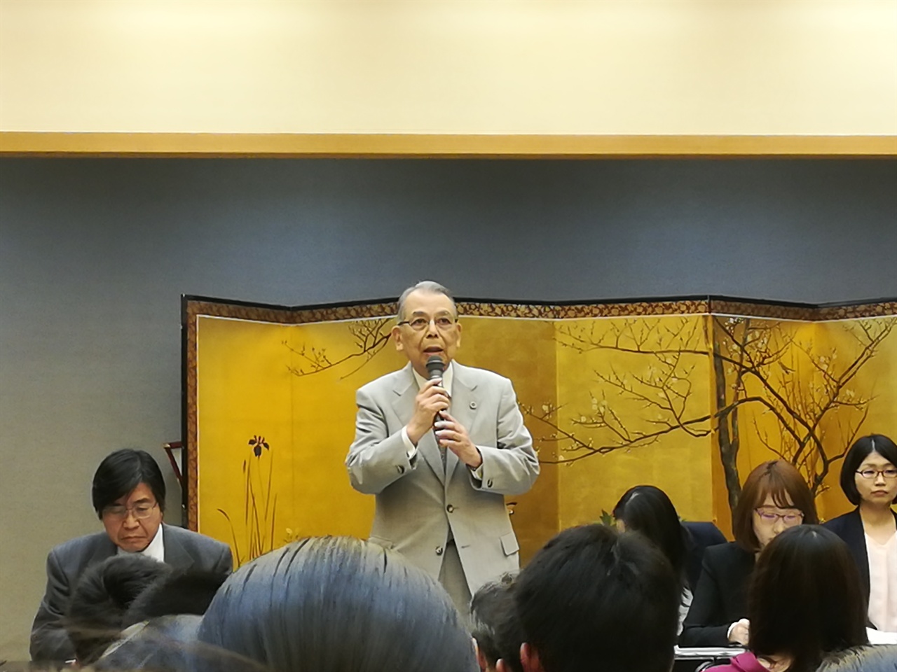 "싸움은 이제부터 시작이다" 변호인단 단장 우치카와 요시카즈 변호사