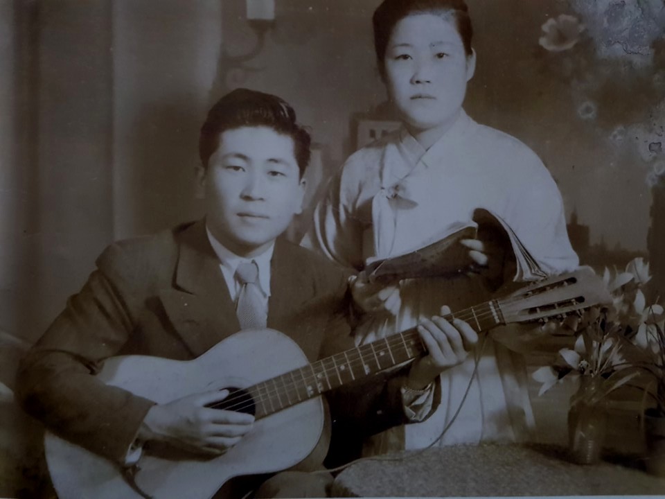 최용창 할아버지와 아내 홍정옥 할머니의 약혼 사진