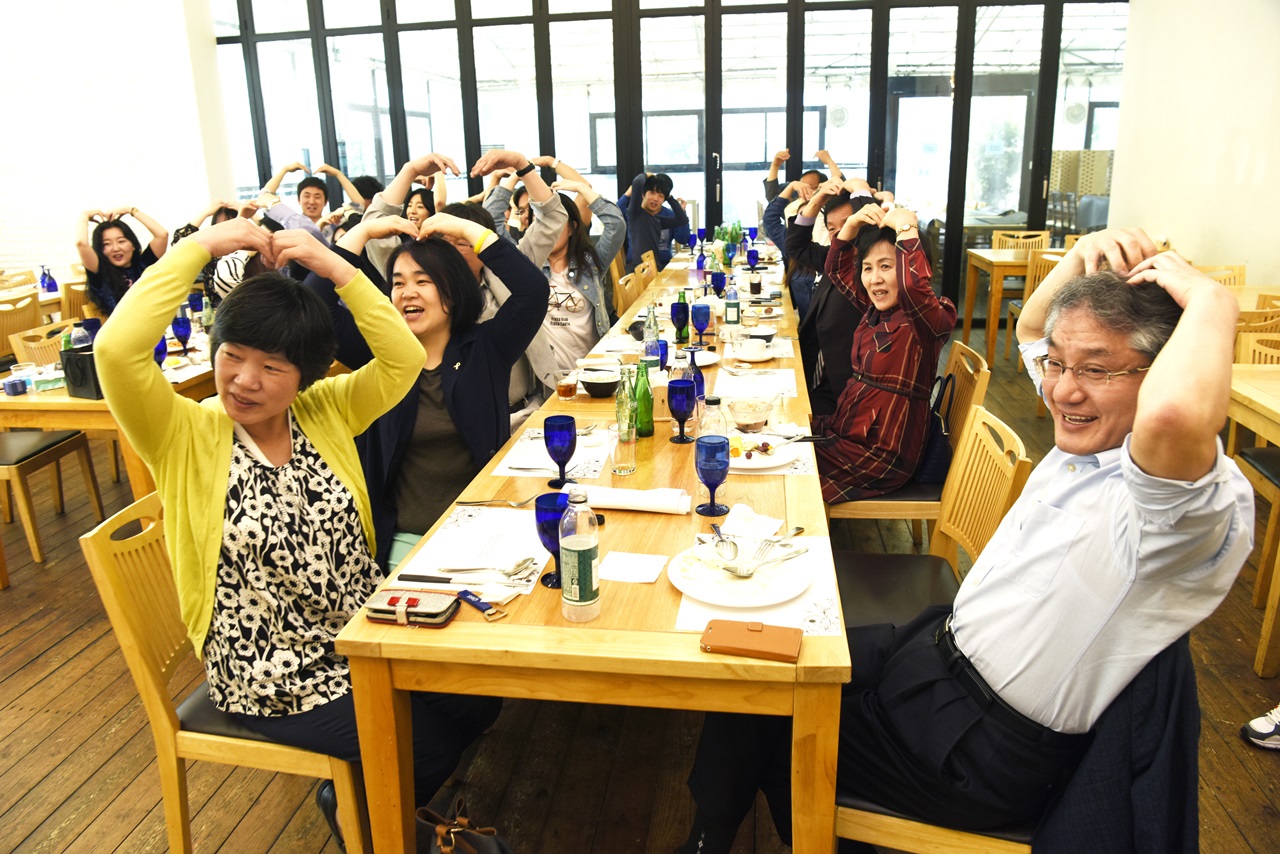 전국 각지에서 모여 준이 돌잔치를 축하해준 따뜻한 이웃들. 