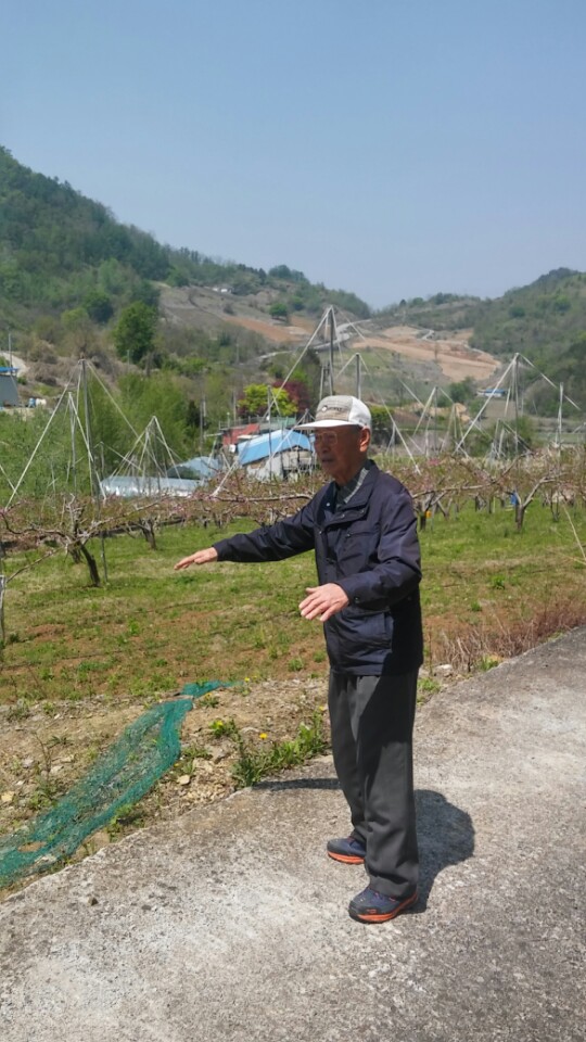 우익인사 학살 터 수산면 우익인사 8명이 학살된 장소를 가르키는 김석근