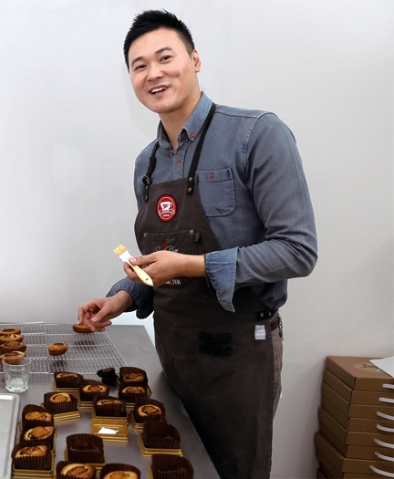 지역 명물 '장보고빵'을 개발한 조홍주 달스윗 대표(34)