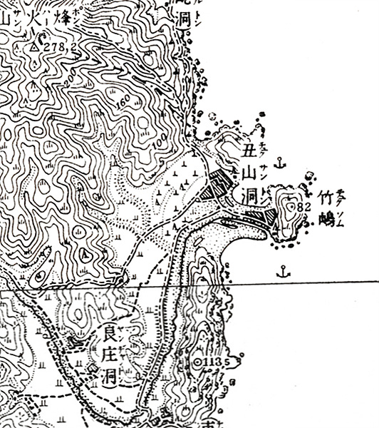 일제강점기 에 그려진 지도로 한문으로는 '죽도'로 표기되어 있고, 오른쪽에 일본말로 토를 달아서 '축섬'으로 기록이 되어 있다.  