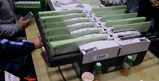 여수 20대 총선 개표 당시 한 투표지분류기