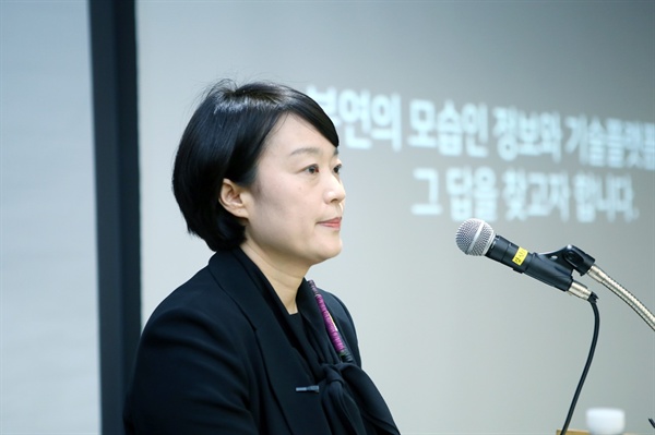한성숙 네이버 대표가 9일 오전 서울 강남구 역삼동 네이버 파트너스퀘어 역삼에서 열린 기자간담회에서 네이버뉴스 개선 계획을 발표하고 있다.