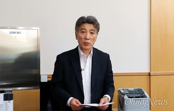 바른미래당 남충희 대전시장 후보가 9일 오전 대전시의회 기자실에서 '대전시장 후보간 끝장 토론'을 제안하는 기자회견을 하고 있다.
