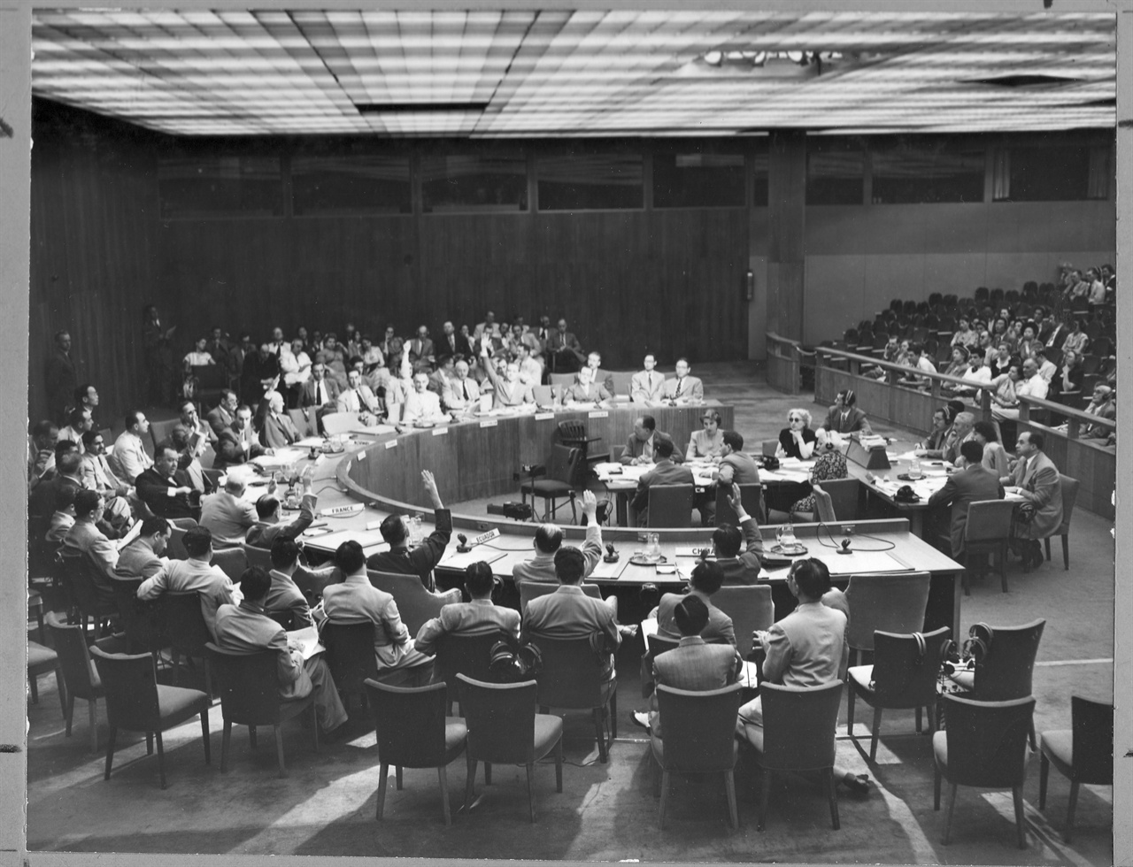  1950. 7. 7. 유엔안전보장이사회에서 유엔군의 한국 참전 안을 7대 1로 가결시키고 있다.
