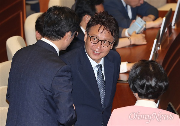 의원직 사퇴를 철회한 민병두 민주당 의원이 14일 국회 본회의에 참석했다.