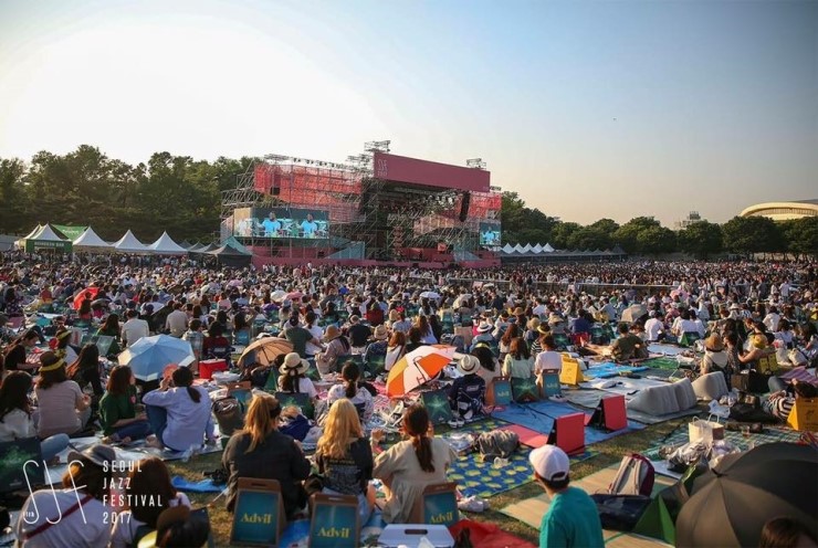  지난해 열린 2017 서울재즈페스티벌 현장을 가득 메운 관객들 ( https://www.facebook.com/seouljazzfestival/ )