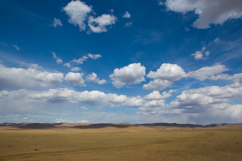 몽골 초원의 풍광. 너무나 평화롭고 아름답기에 비현실적으로 보인다.