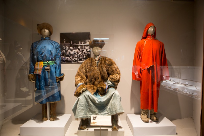 울란바토르 박물관에 전시된 몽골의 전통의상.