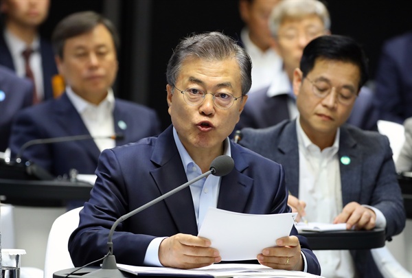 문재인 대통령이 17일 오후 서울 강서구 마곡 R&D 단지에서 열린 혁신성장 보고대회에 참석, 발언하고 있다.