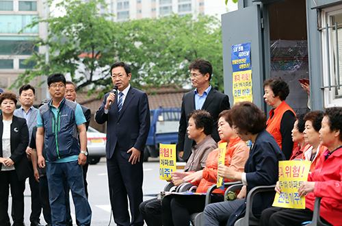 삼두아파트 주민 집회에 참석해 발언하는 박남춘 더불어민주당 인천시장 후보
