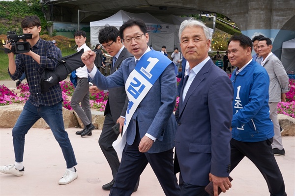 더불어민주당 김경수 경남지사 예비후보가 19일 밀양을 찾았다.