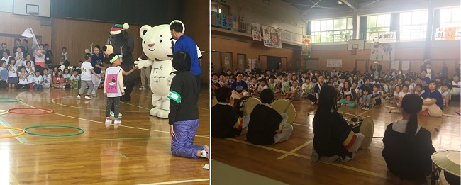           19일 히가시오사카 가나오카 중학교 체육관에서 열린 어린이운동회에서 어린이들이 평창동계올림픽 마스코트와 악수를 하거나 선배 언니들의 풍물 시연을 감상하고 있습니다.