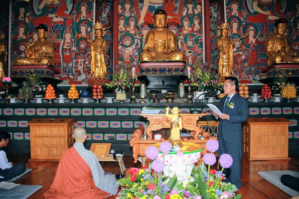 한경호 경남지사 권한대행은 22일 쌍계사에서 열린 부처님오신날 봉축법요식에 참석했다.