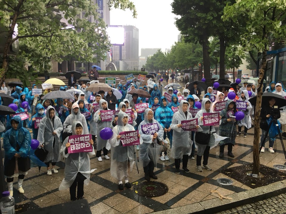 5월 12일, 고 박선욱간호사 추모집회 '간호사, 침묵을 깨다.'의 현장사진이다.