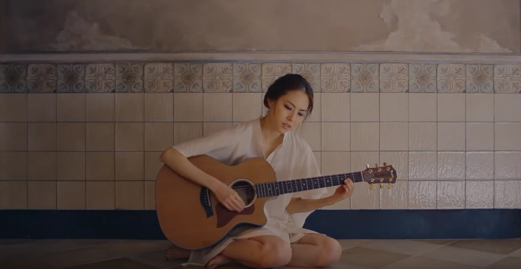  박지윤 '나무가 되는 꿈' 뮤직비디오의 한 장면