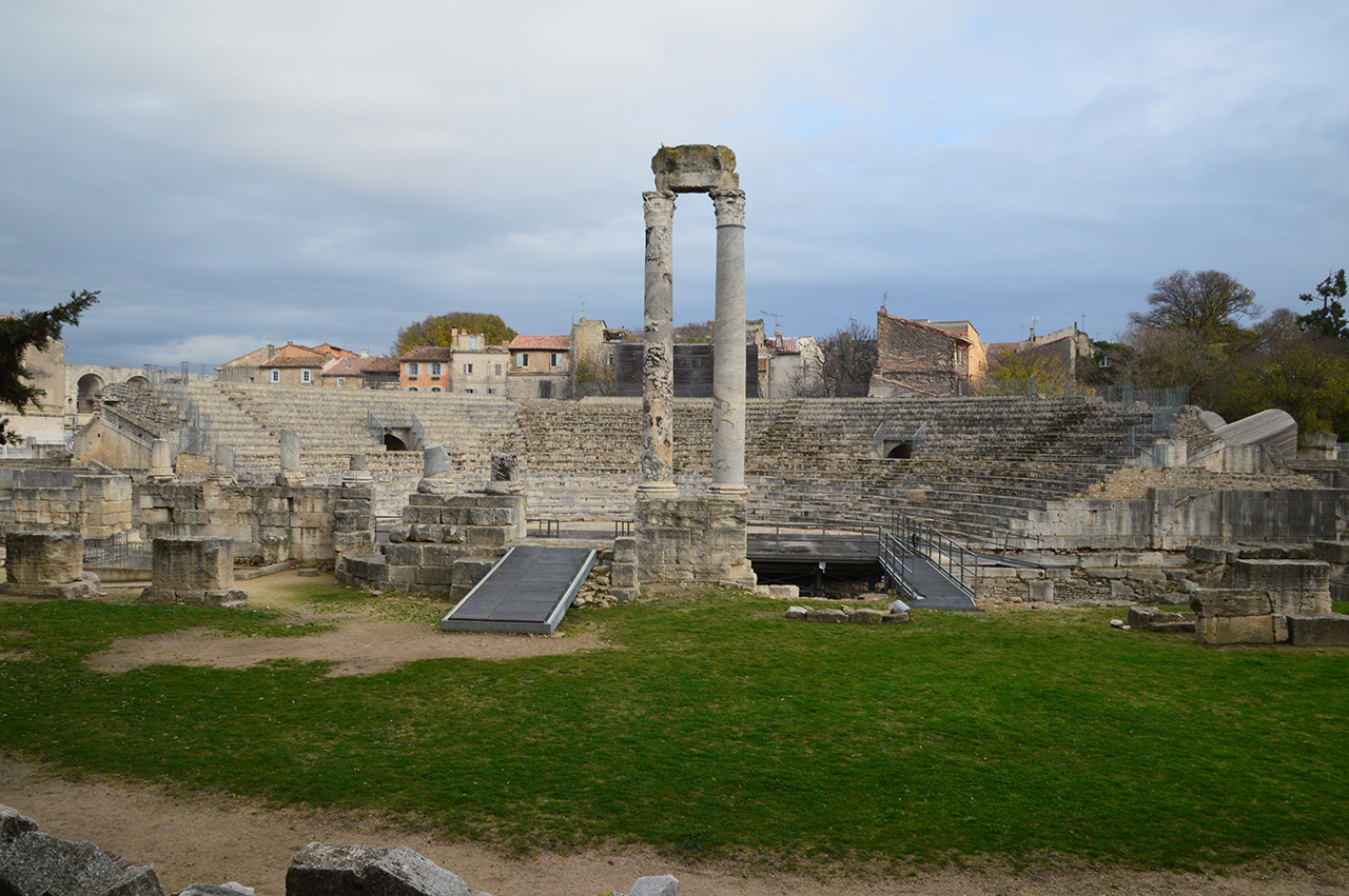 고대극장에서는 고대로마의 희극과 비극이 공연되었다.