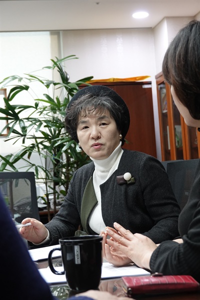 설문원 한국기록학회 회장(부산대 문헌정보학과 교수). 설 회장은 국가기록원이 노무현 전 대통령의 전직 비서관·행정관 등 10명을 대통령 기록물 관리법 위반으로 검찰에 고발했을 당시 국가기록원 기록정보서비스부장이었다.